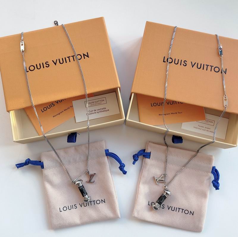LV Necklace 03lyr676